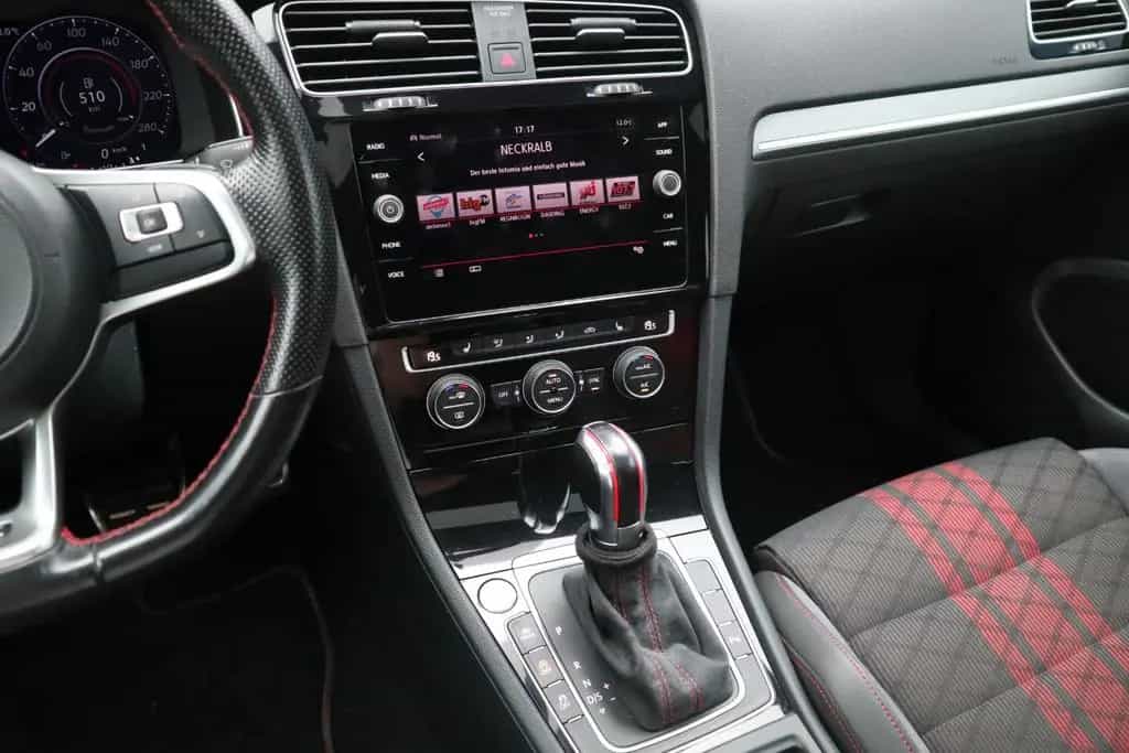 Volkswagen Golf VII GTI TCR*AKRAPOVIC*PANODACH*CARPLAY* 10/2019-photo-12