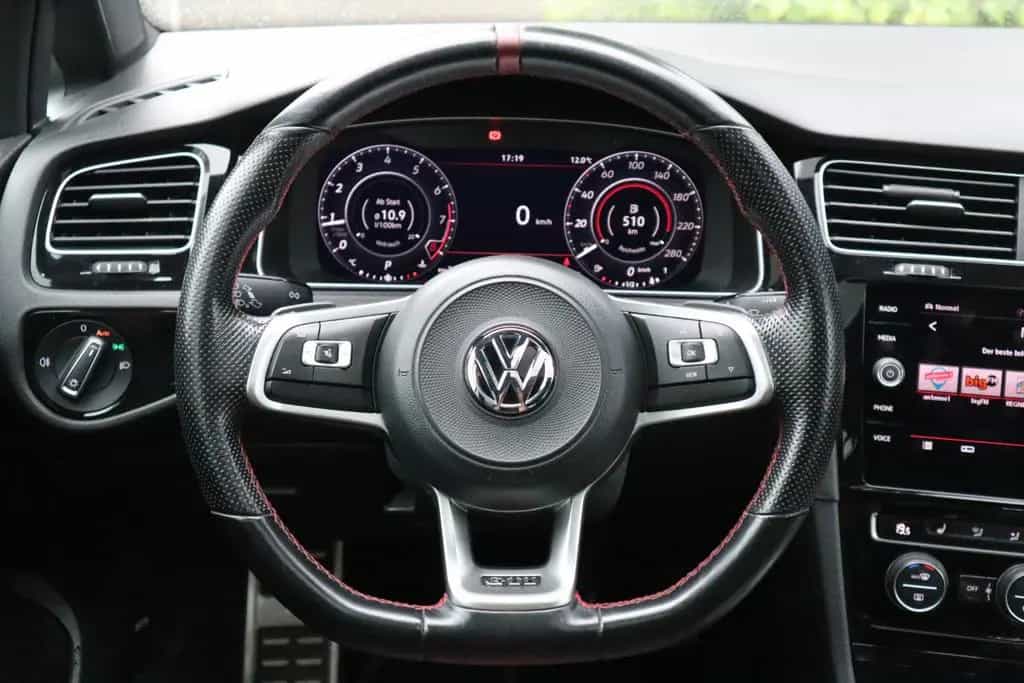 Volkswagen Golf VII GTI TCR*AKRAPOVIC*PANODACH*CARPLAY* 10/2019-photo-18