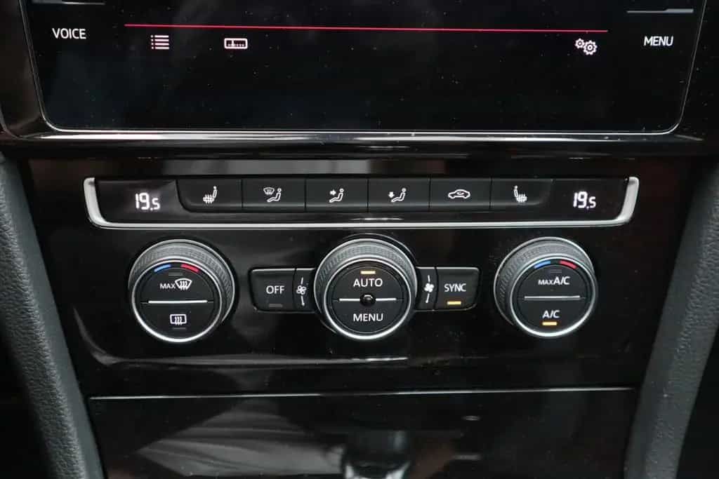 Volkswagen Golf VII GTI TCR*AKRAPOVIC*PANODACH*CARPLAY* 10/2019-photo-22
