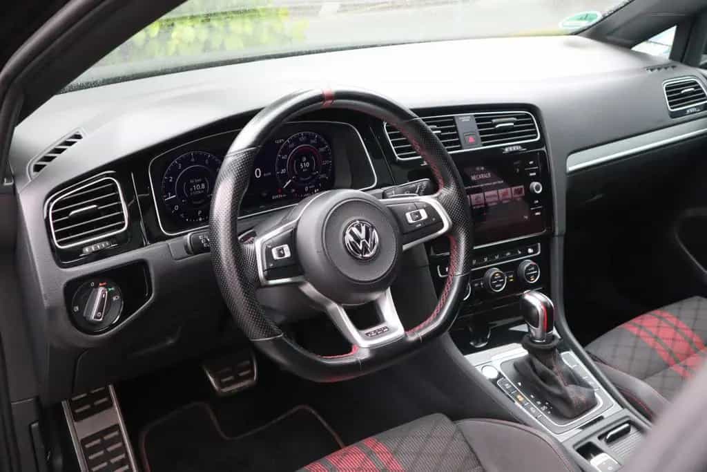 Volkswagen Golf VII GTI TCR*AKRAPOVIC*PANODACH*CARPLAY* 10/2019-photo-7
