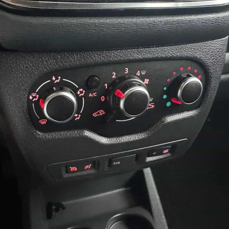 Dacia Dokker Stepway 102PS - 1,3L Turbo - Nur 64426km 12/2019-photo-17