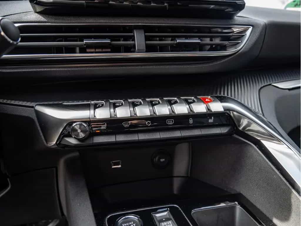 Peugeot 3008 1.2 Allure Pack EAT8 KAMERA NAVI ACC LED 12/2023-photo-13