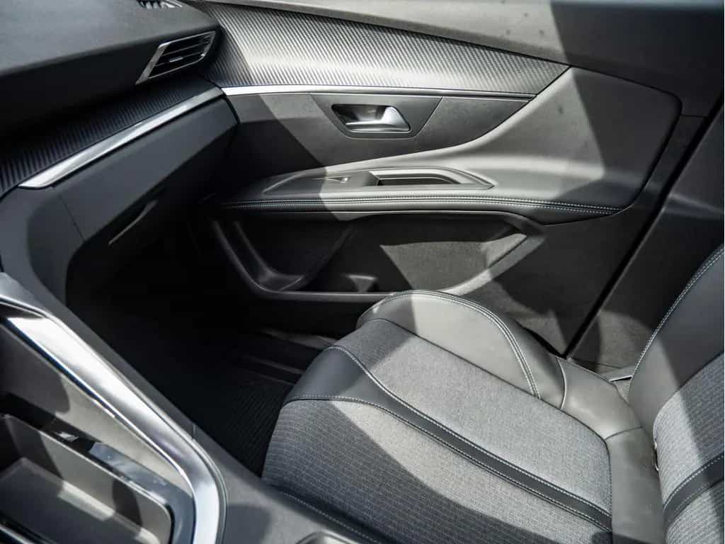 Peugeot 3008 1.2 Allure Pack EAT8 KAMERA NAVI ACC LED 12/2023-photo-15
