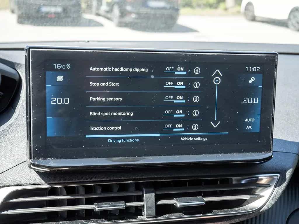 Peugeot 3008 1.2 Allure Pack SHZ KAMERA NAVI ACC LED 11/2023-photo-12