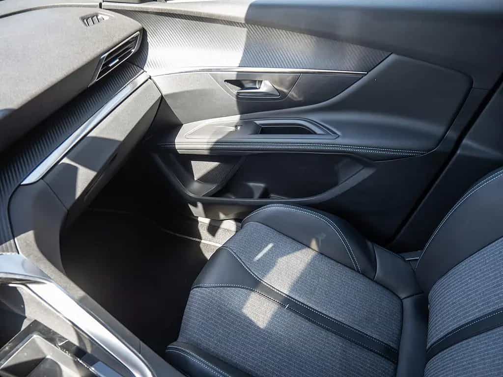 Peugeot 3008 1.2 Allure Pack SHZ KAMERA NAVI ACC LED 11/2023-photo-15