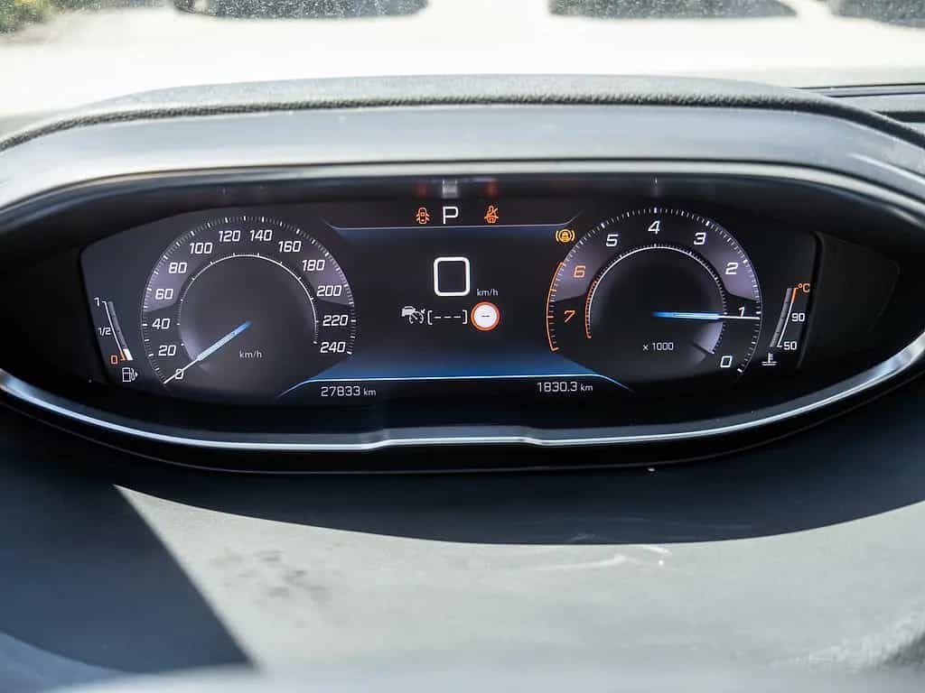 Peugeot 3008 1.2 Allure Pack SHZ KAMERA NAVI ACC LED 11/2023-photo-16