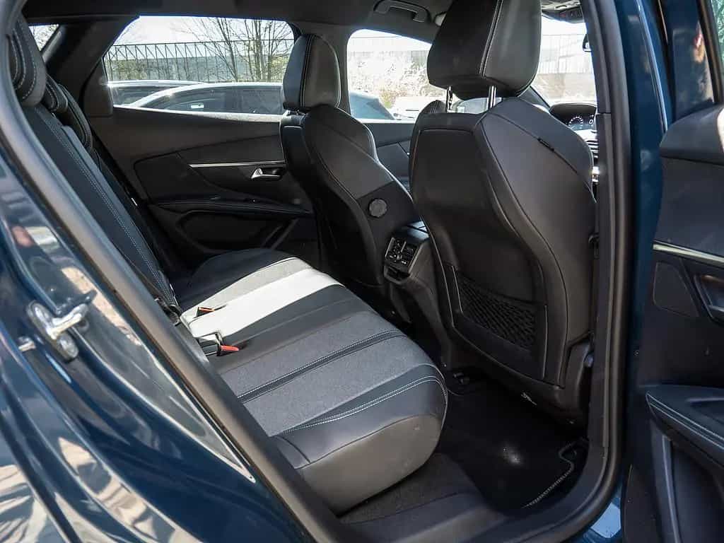 Peugeot 3008 1.2 Allure Pack SHZ KAMERA NAVI ACC LED 11/2023-photo-3