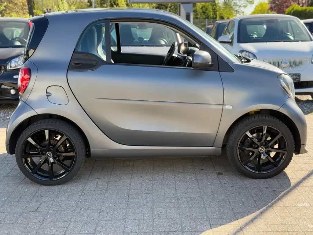 Smart ForTwo BRABUS-109PS*XCLUSIVE*1.HAND*KAMERA* 10/2016-photo-2