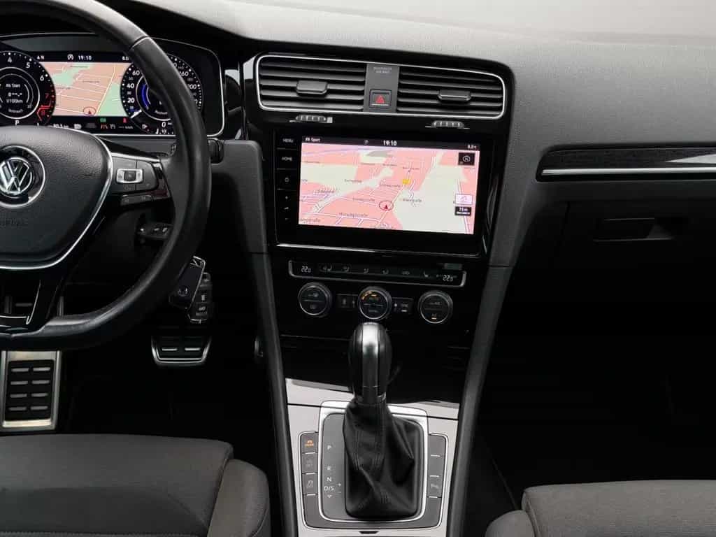 Volkswagen Golf VII Lim. Highline 05/2017-photo-28