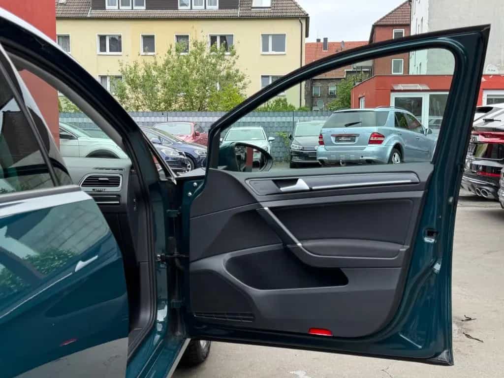 Volkswagen Golf VII Lim. Highline 05/2017-photo-33