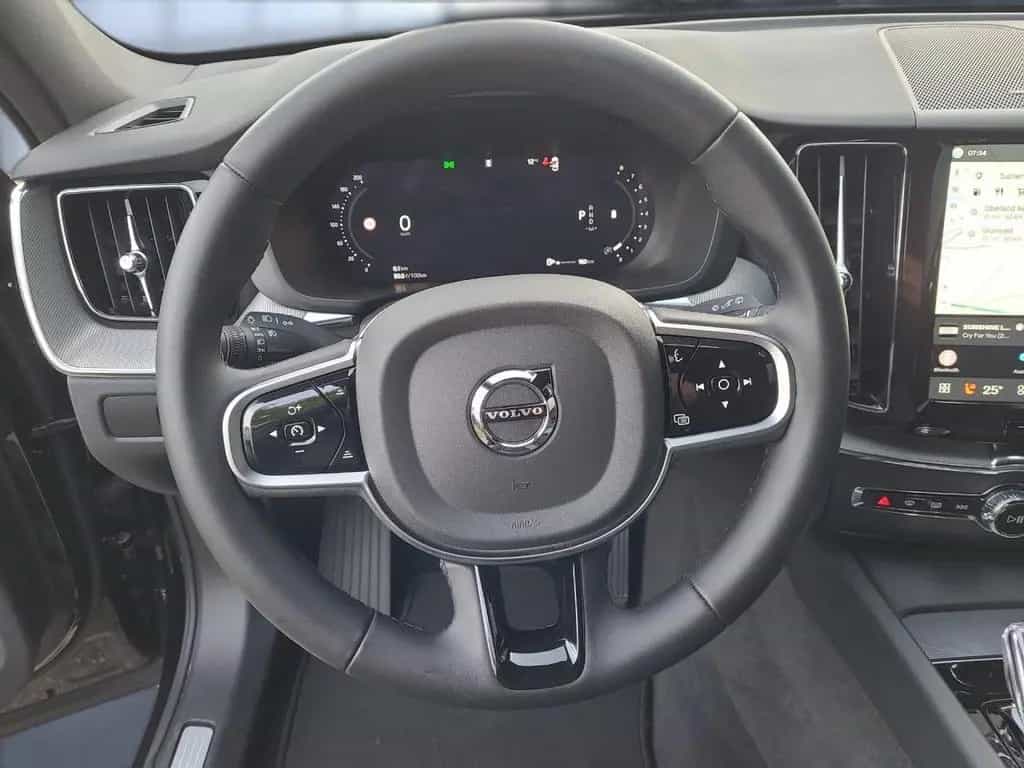 Volvo XC 60 Plus Dark AWD Bluetooth LED Klima 02/2025-photo-9