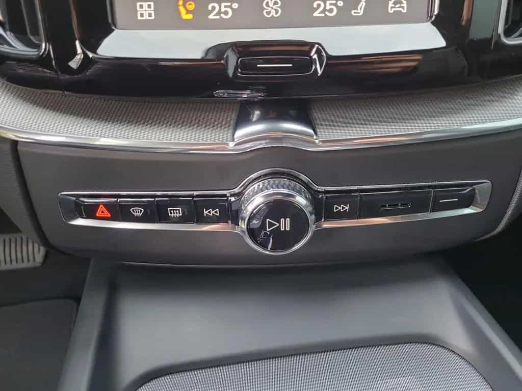 Volvo XC 60 Plus Dark AWD Bluetooth LED Klima 02/2025-photo-15