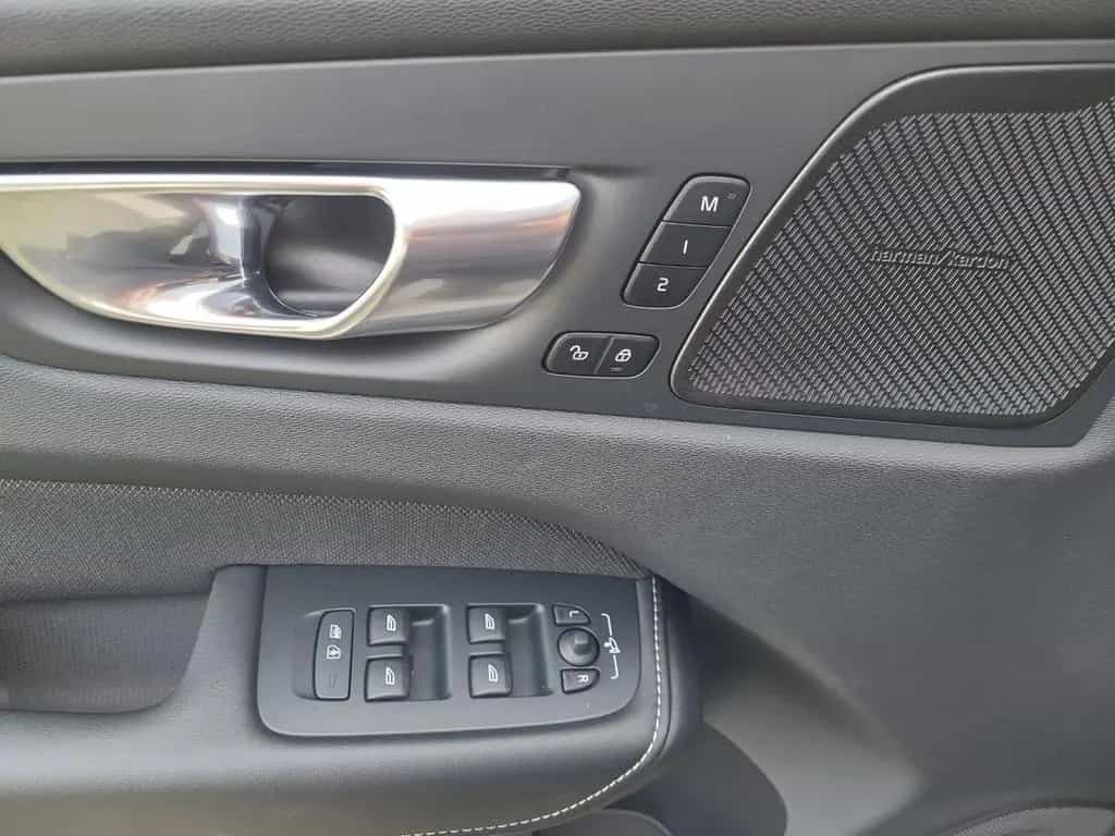 Volvo XC 60 Plus Dark AWD Bluetooth LED Klima 02/2025-photo-4