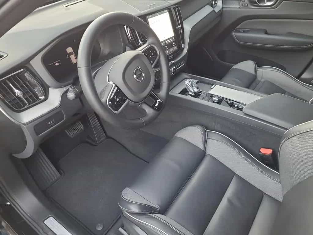 Volvo XC 60 Plus Dark AWD Bluetooth LED Klima 02/2025-photo-6