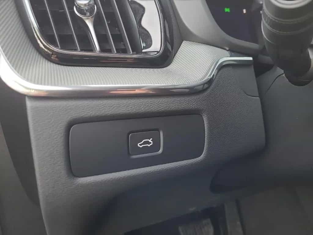 Volvo XC 60 Plus Dark AWD Bluetooth LED Klima 02/2025-photo-7