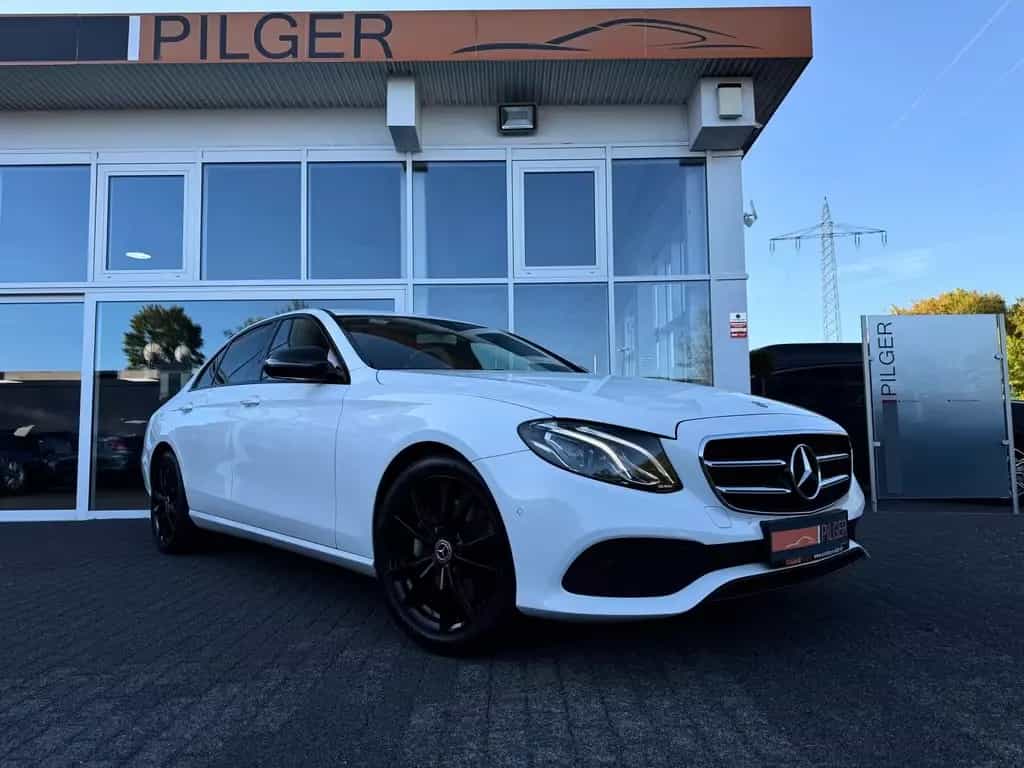 Mercedes-Benz E-Class d*Keyless-Go*PDC*CarPlay*Shz*LED*Ambiente 02/2019-photo-0