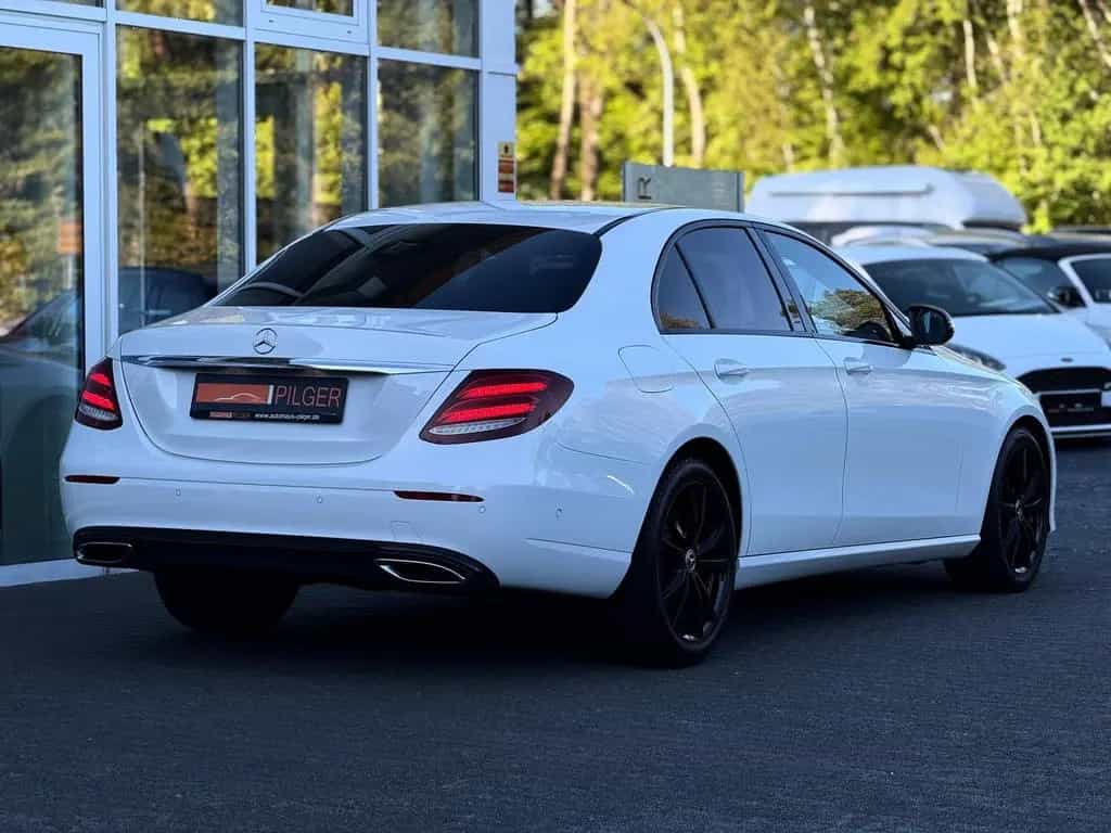 Mercedes-Benz E-Class d*Keyless-Go*PDC*CarPlay*Shz*LED*Ambiente 02/2019-photo-3