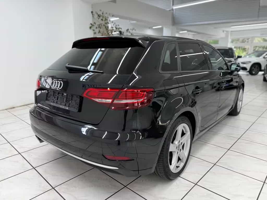 Audi A3 Sportback 40 TFSI Quattro Sport*Standheizung* 10/2019-photo-2