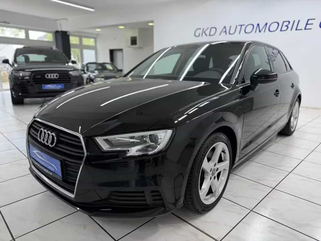 Audi A3 Sportback 40 TFSI Quattro Sport*Standheizung* 10/2019-photo-4