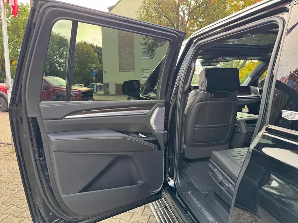 Cadillac Escalade ESV 6.2 V8 Platinum Sport ABV +24" 2026 null-photo-18