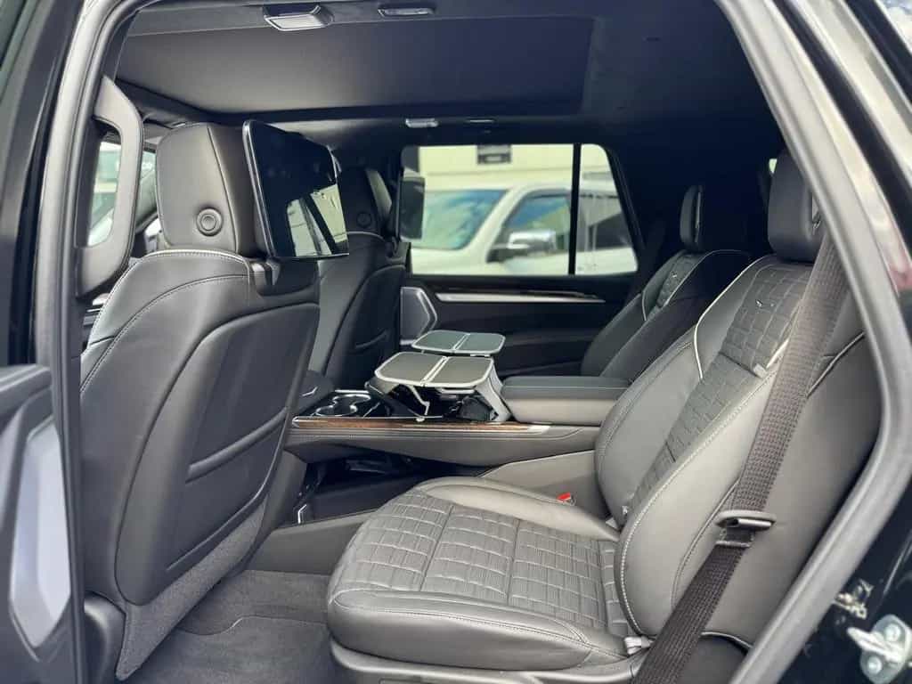 Cadillac Escalade ESV 6.2 V8 Platinum Sport ABV +24" 2026 null-photo-19