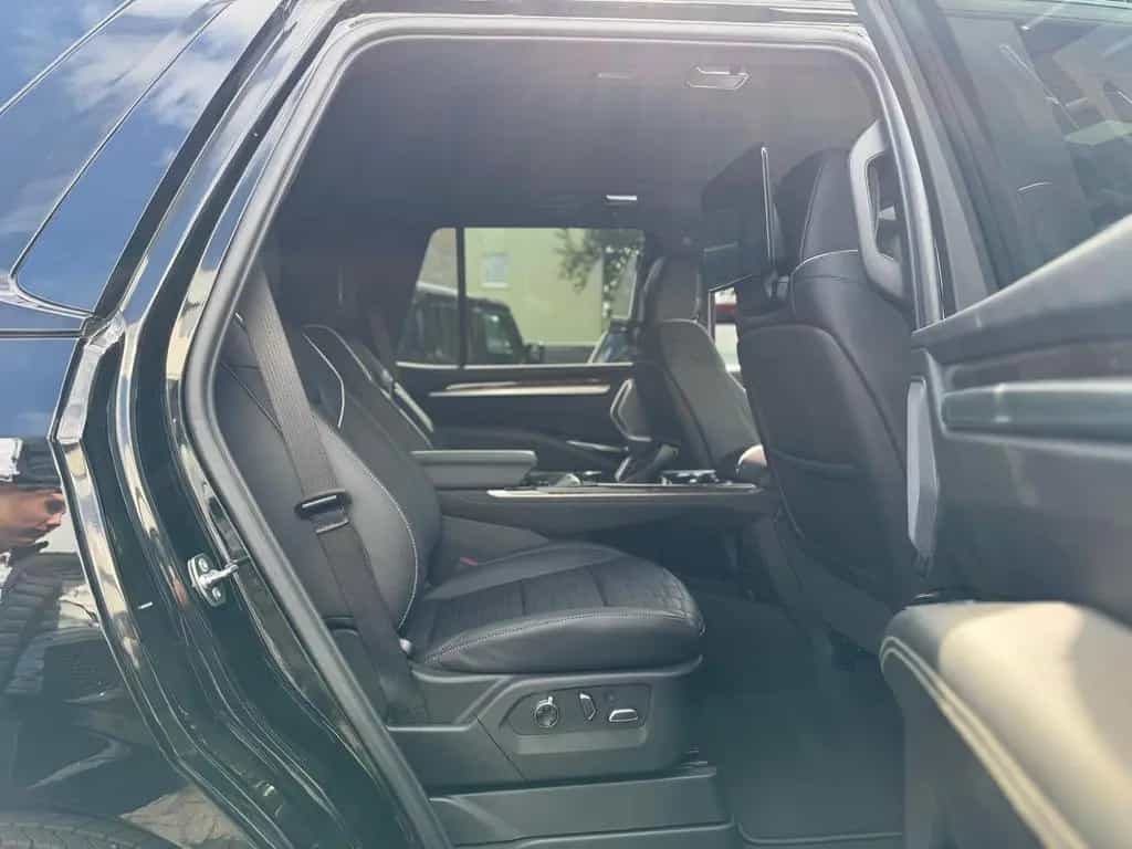 Cadillac Escalade ESV 6.2 V8 Platinum Sport ABV +24" 2026 null-photo-23