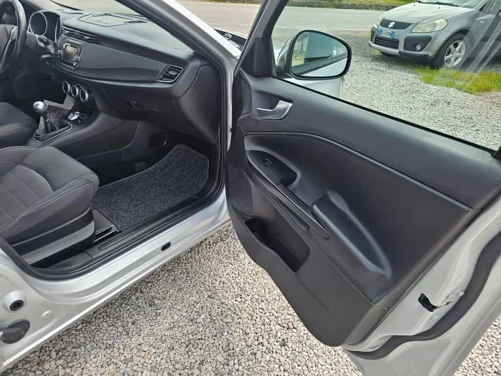 Alfa Romeo Giulietta 1.6 JTDm 120 CV 05/2017-photo-11