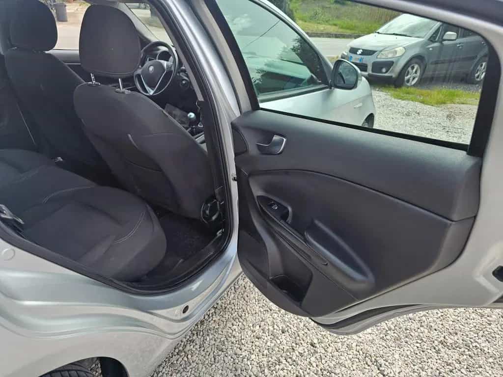 Alfa Romeo Giulietta 1.6 JTDm 120 CV 05/2017-photo-12