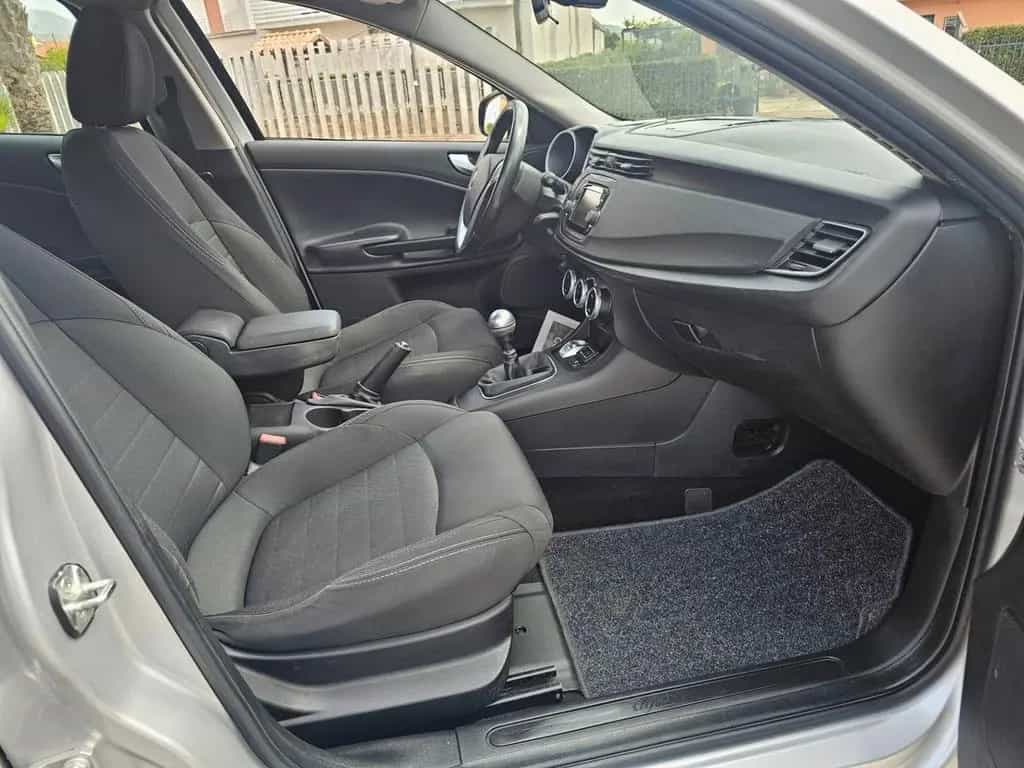 Alfa Romeo Giulietta 1.6 JTDm 120 CV 05/2017-photo-5