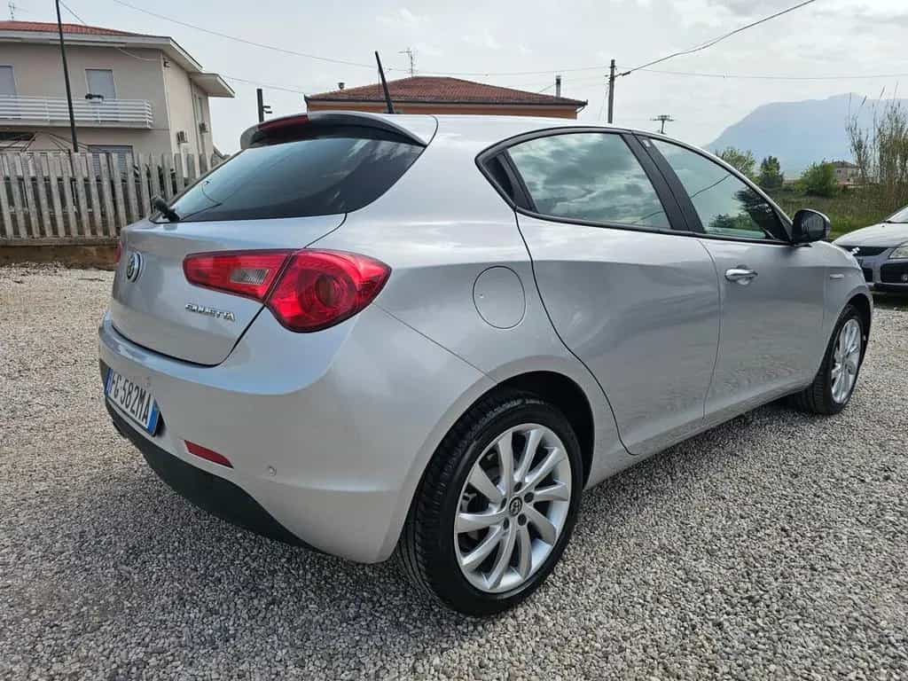 Alfa Romeo Giulietta 1.6 JTDm 120 CV 05/2017-photo-8