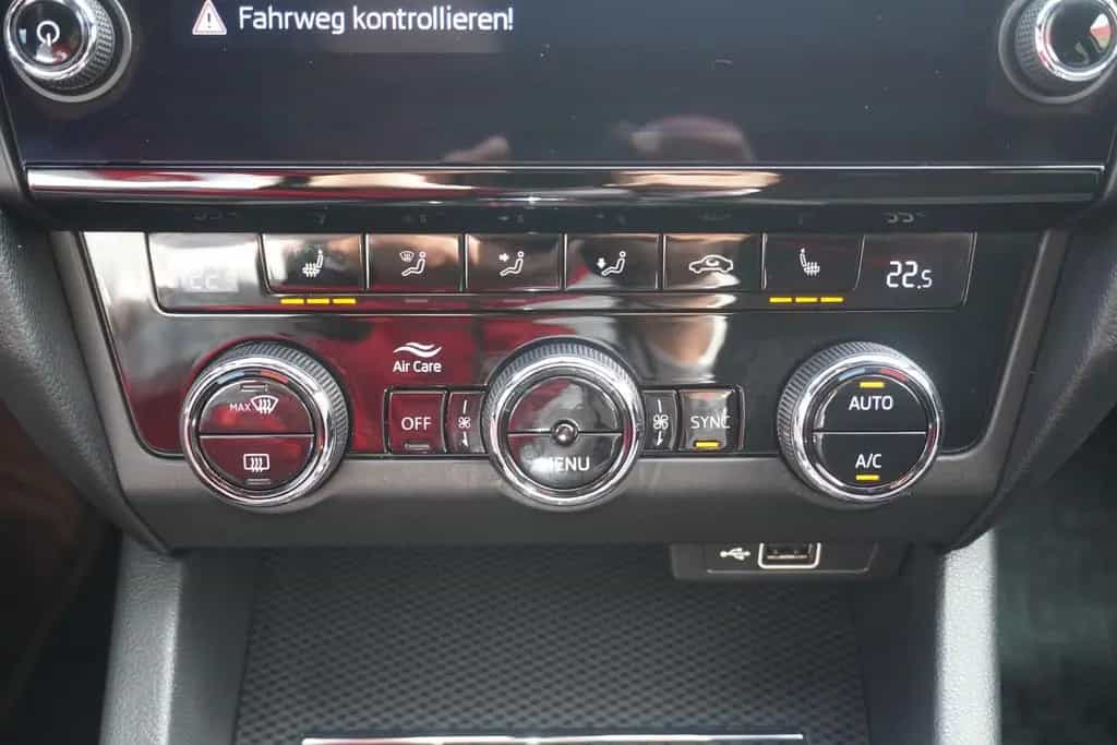 Skoda Octavia RS Combi 2.0 TSI DSG LED AHK Tempomat 03/2018-photo-17