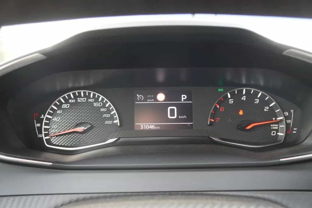 Peugeot 2008 1.2 PureTech 130 Active Pack Android Apple 08/2023-photo-15