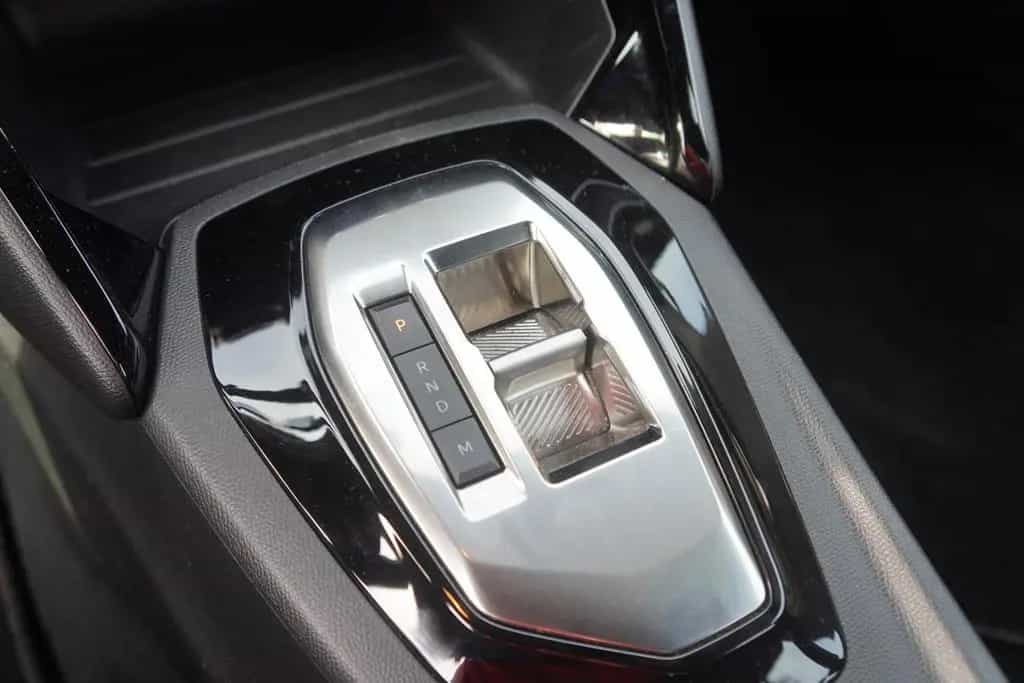 Peugeot 2008 1.2 PureTech 130 Active Pack Android Apple 08/2023-photo-16