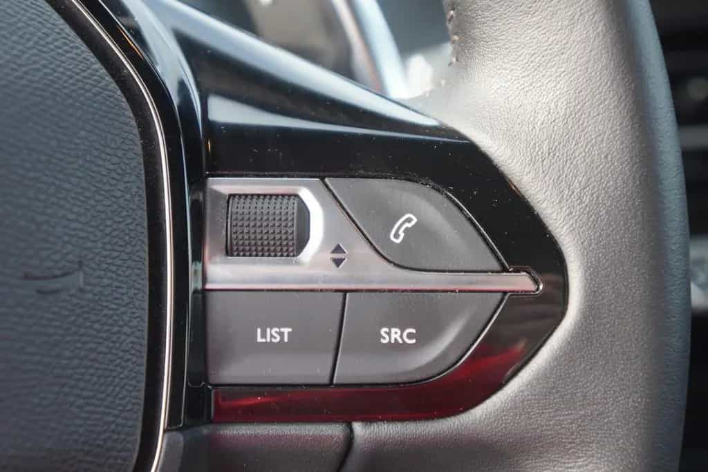 Peugeot 2008 1.2 PureTech 130 Active Pack Android Apple 08/2023-photo-19