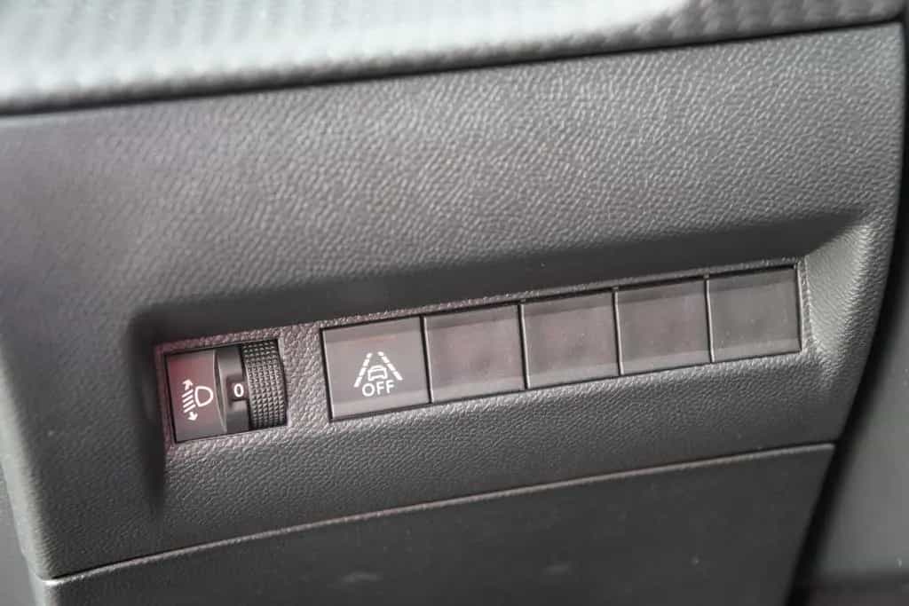 Peugeot 2008 1.2 PureTech 130 Active Pack Android Apple 08/2023-photo-23