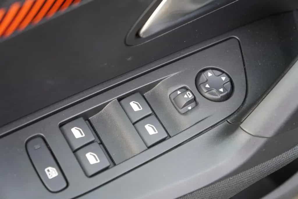 Peugeot 2008 1.2 PureTech 130 Active Pack Android Apple 08/2023-photo-24