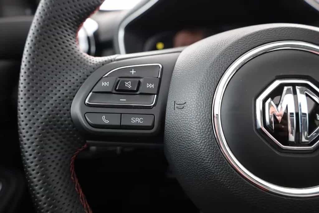 MG HS 1.5 T-GDI Luxury LED Pano Navi 360° 02/2024-photo-16
