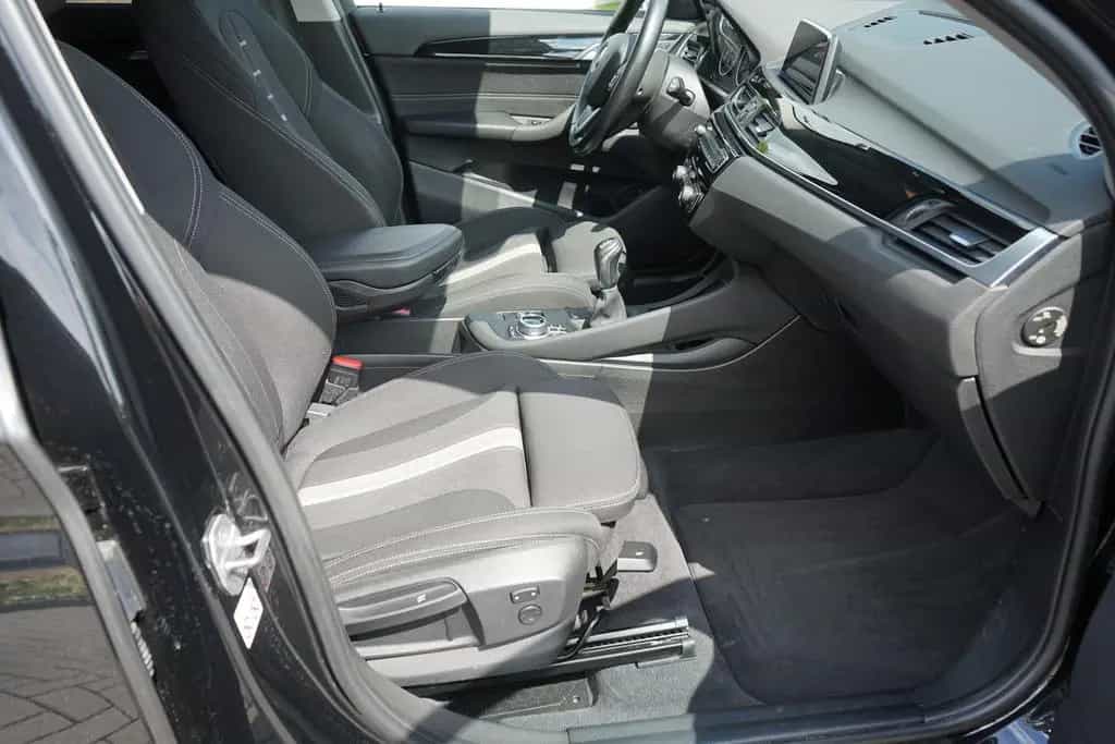 BMW X1 sDrive 18i Advantage LED Navi Tempomat AHK 01/2018-photo-11