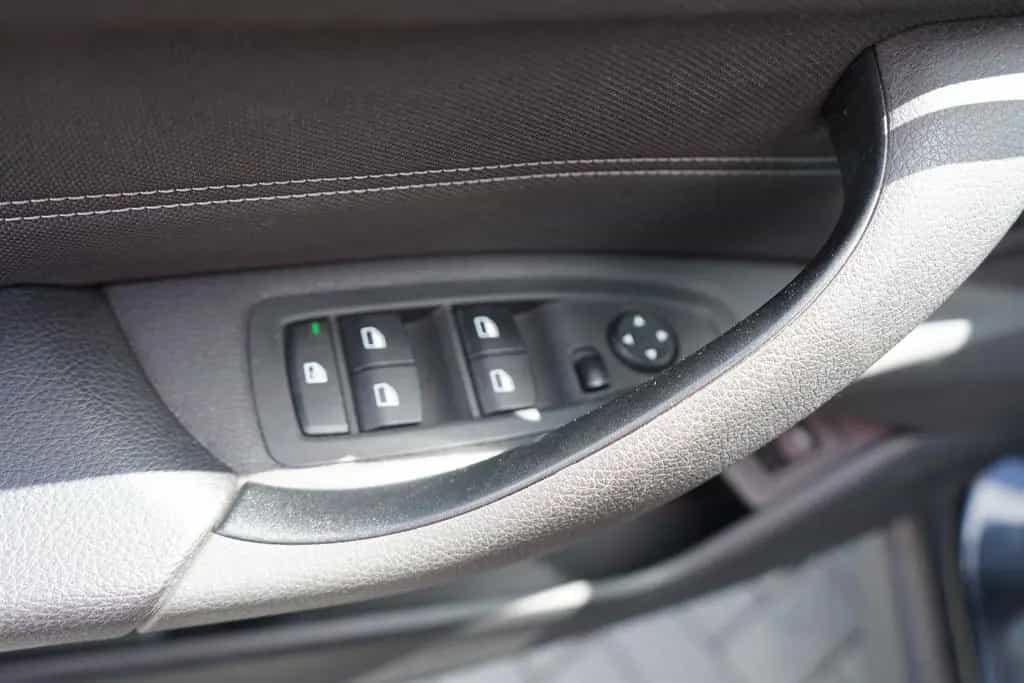 BMW X1 sDrive 18i Advantage LED Navi Tempomat AHK 01/2018-photo-15