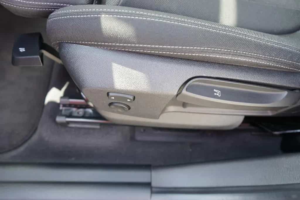 BMW X1 sDrive 18i Advantage LED Navi Tempomat AHK 01/2018-photo-16