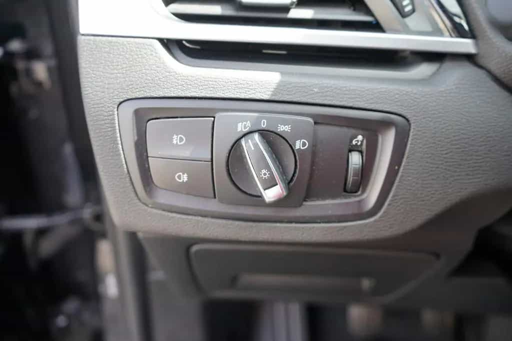 BMW X1 sDrive 18i Advantage LED Navi Tempomat AHK 01/2018-photo-17