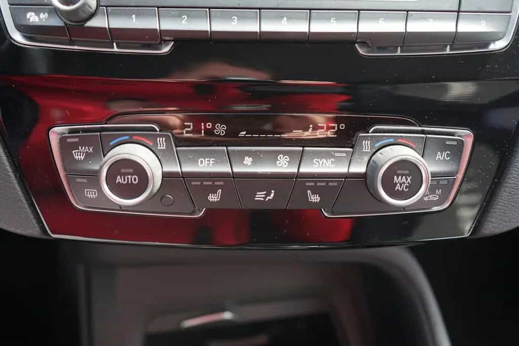 BMW X1 sDrive 18i Advantage LED Navi Tempomat AHK 01/2018-photo-27
