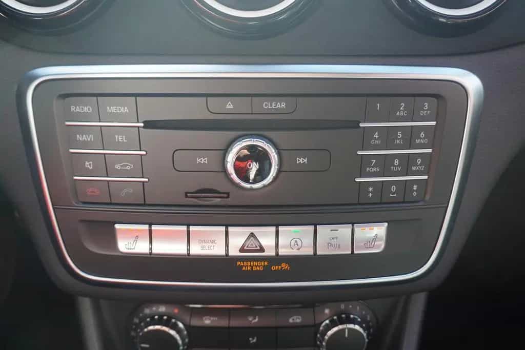 Mercedes-Benz GLA 200 AMG Line LED Sitzheizung Bluetooth 12/2017-photo-16