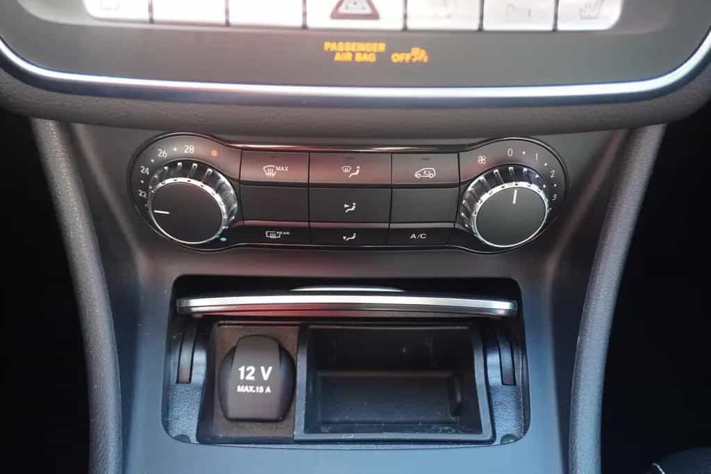 Mercedes-Benz GLA 200 AMG Line LED Sitzheizung Bluetooth 12/2017-photo-17