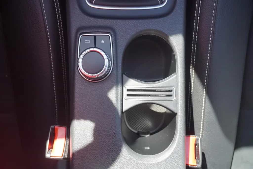Mercedes-Benz GLA 200 AMG Line LED Sitzheizung Bluetooth 12/2017-photo-19