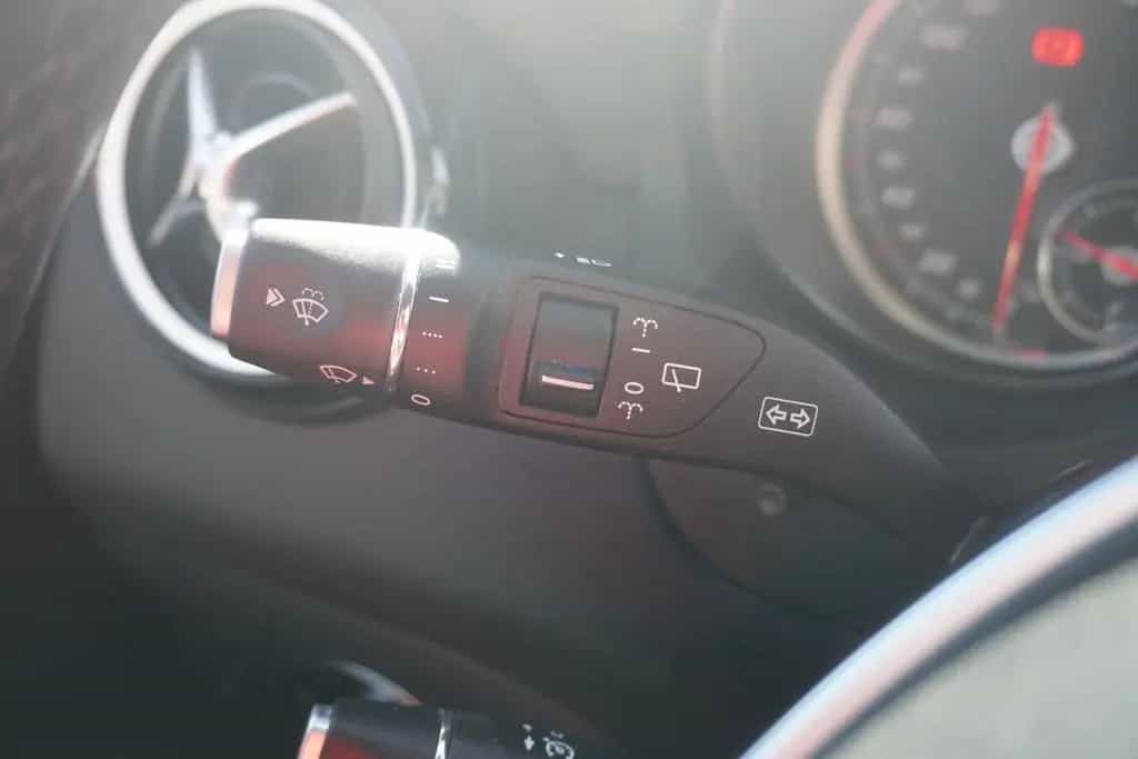 Mercedes-Benz GLA 200 AMG Line LED Sitzheizung Bluetooth 12/2017-photo-26