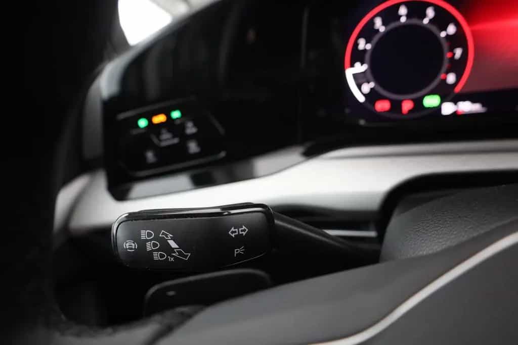 Volkswagen Golf VIII Variant 1.0 eTSI DSG LED Navi DAB ACC 01/2022-photo-18