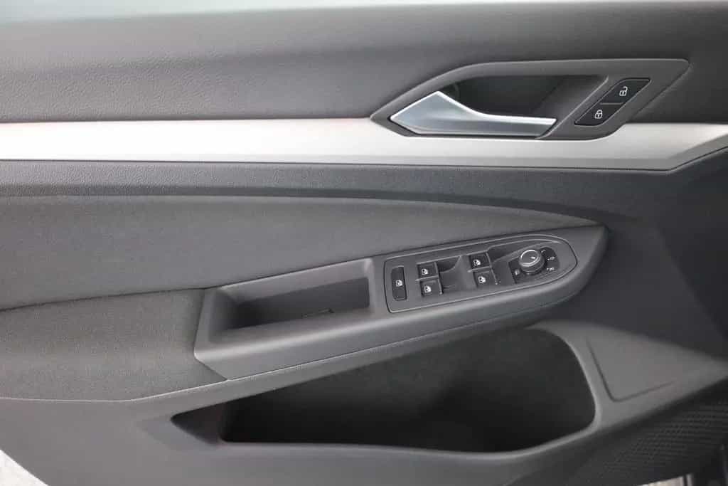 Volkswagen Golf VIII Variant 1.0 eTSI DSG LED Navi DAB ACC 01/2022-photo-21
