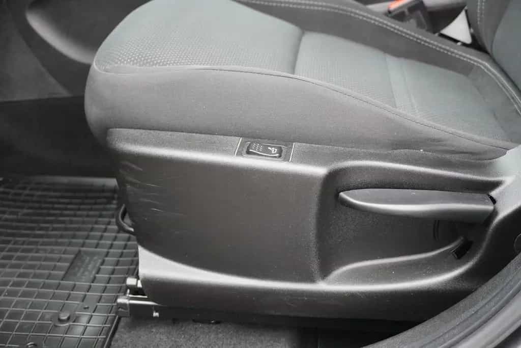 Fiat Tipo 1.4 Lounge Navi Sitzheizung Klimaaut. PDC 01/2019-photo-11