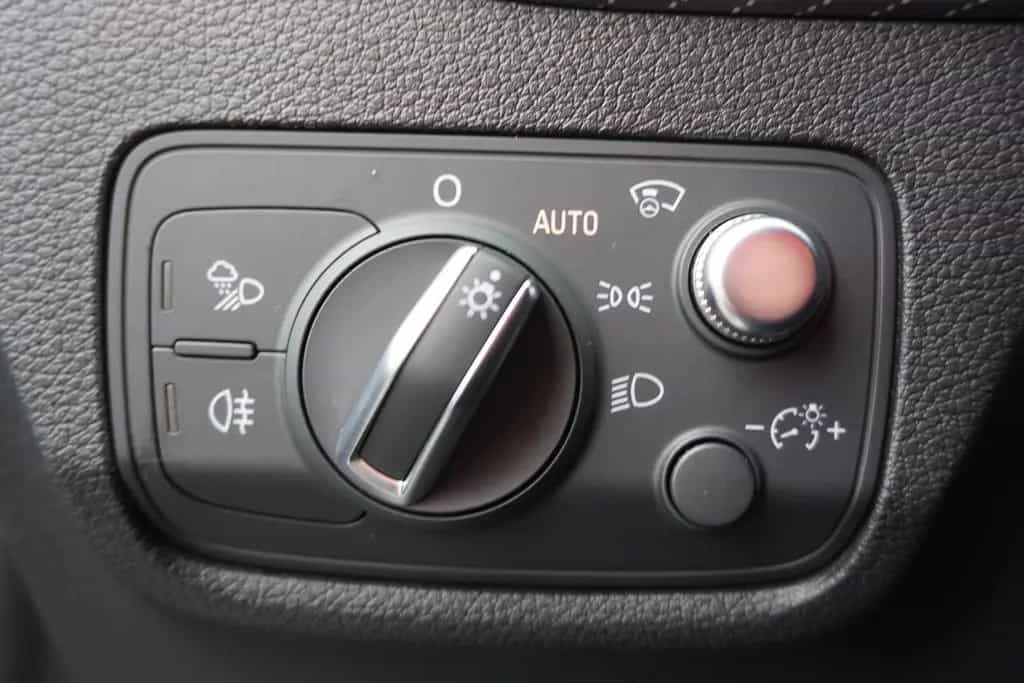 Audi Q2 1.4 TFSI S-Line Head-Up ACC Totwinkel Leder 05/2018-photo-17